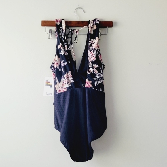 3/$25 🍓 NWT Time Tru. floral back and cream color one piece bathing suit size M - Picture 8 of 8